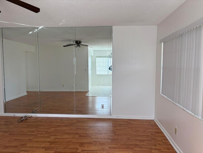 Building Photo - 230 Bedford E