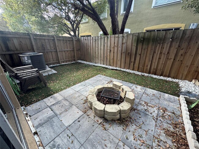 Building Photo - 1030 SE 23rd Terrace