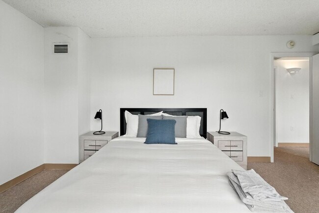 Building Photo - 1711 Bellevue Ave