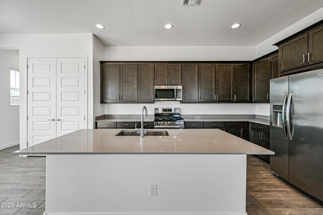 Building Photo - 14913 W Cottontail Ln