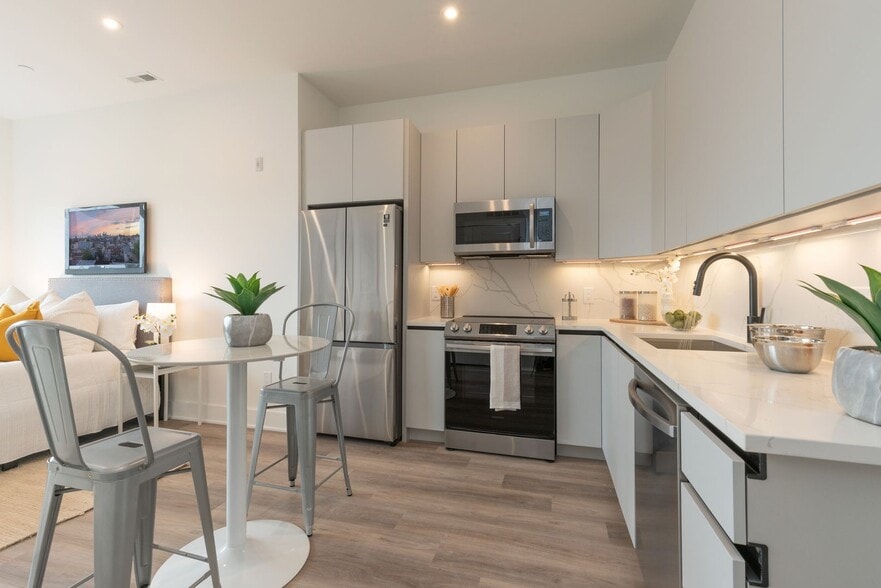 Interior Photo - The Columbia