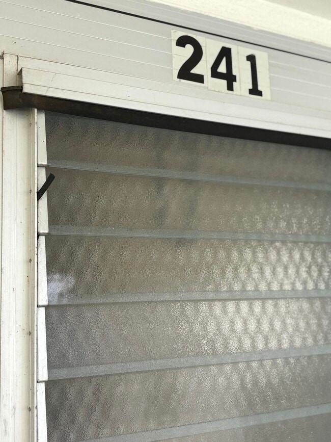 Building Photo - 241 Sheffield J