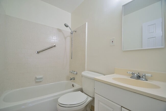 Building Photo - w4336