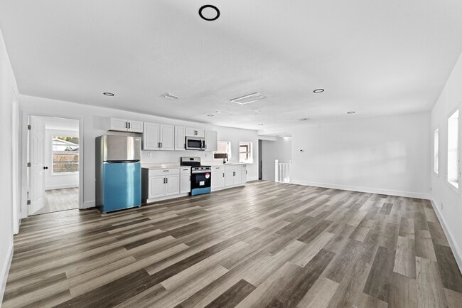 Building Photo - 10821 Cedar St