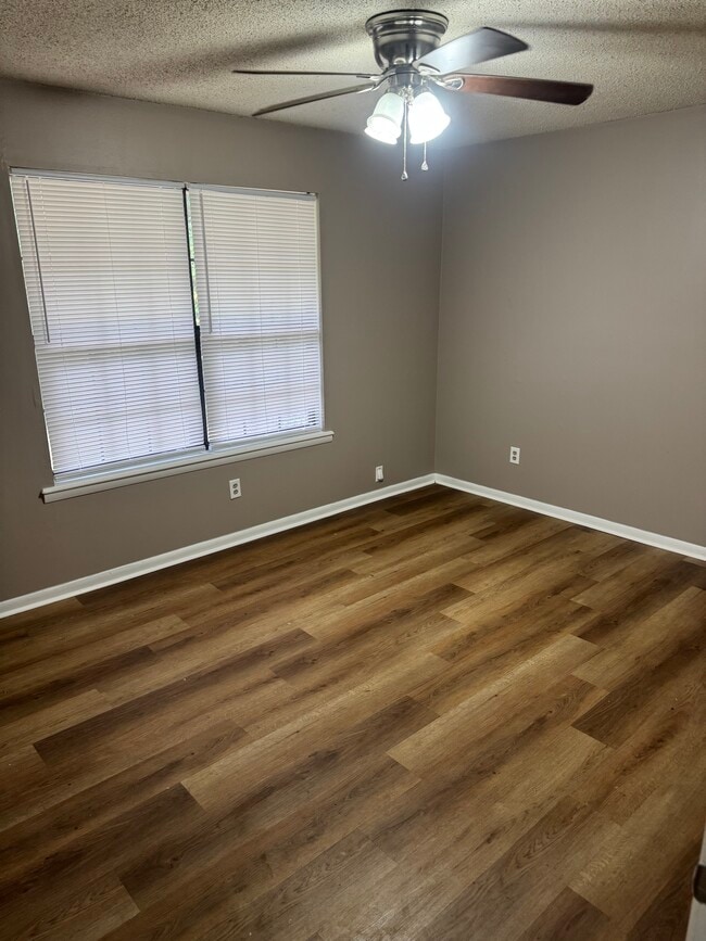 Building Photo - 2705 E Hwy 27