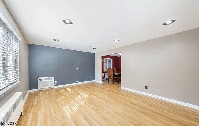 Building Photo - 85 Troy Dr