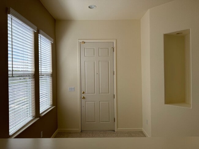 Building Photo - 877 Emerald Hills Cir