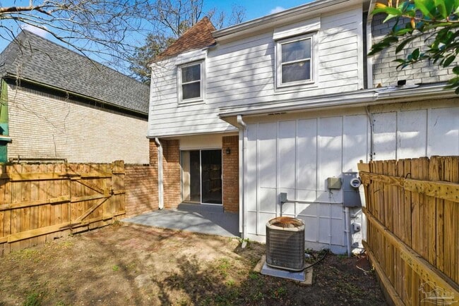 Building Photo - 2109 Langley Ave