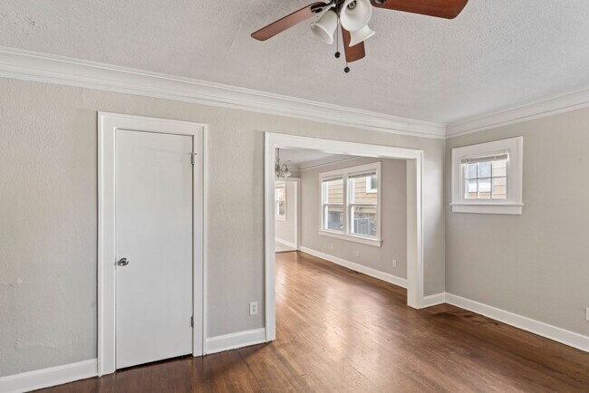 Building Photo - Affordable 2-Bed Home in Kansas City — Hardwood Floors, Porch & Pet-Friendly!