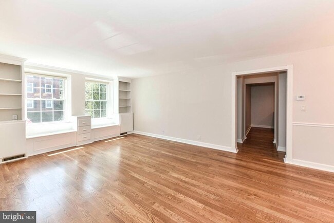 Building Photo - 3057 S Buchanan St