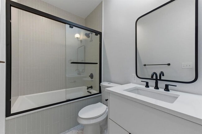 Building Photo - 5006 Gladeview Dr