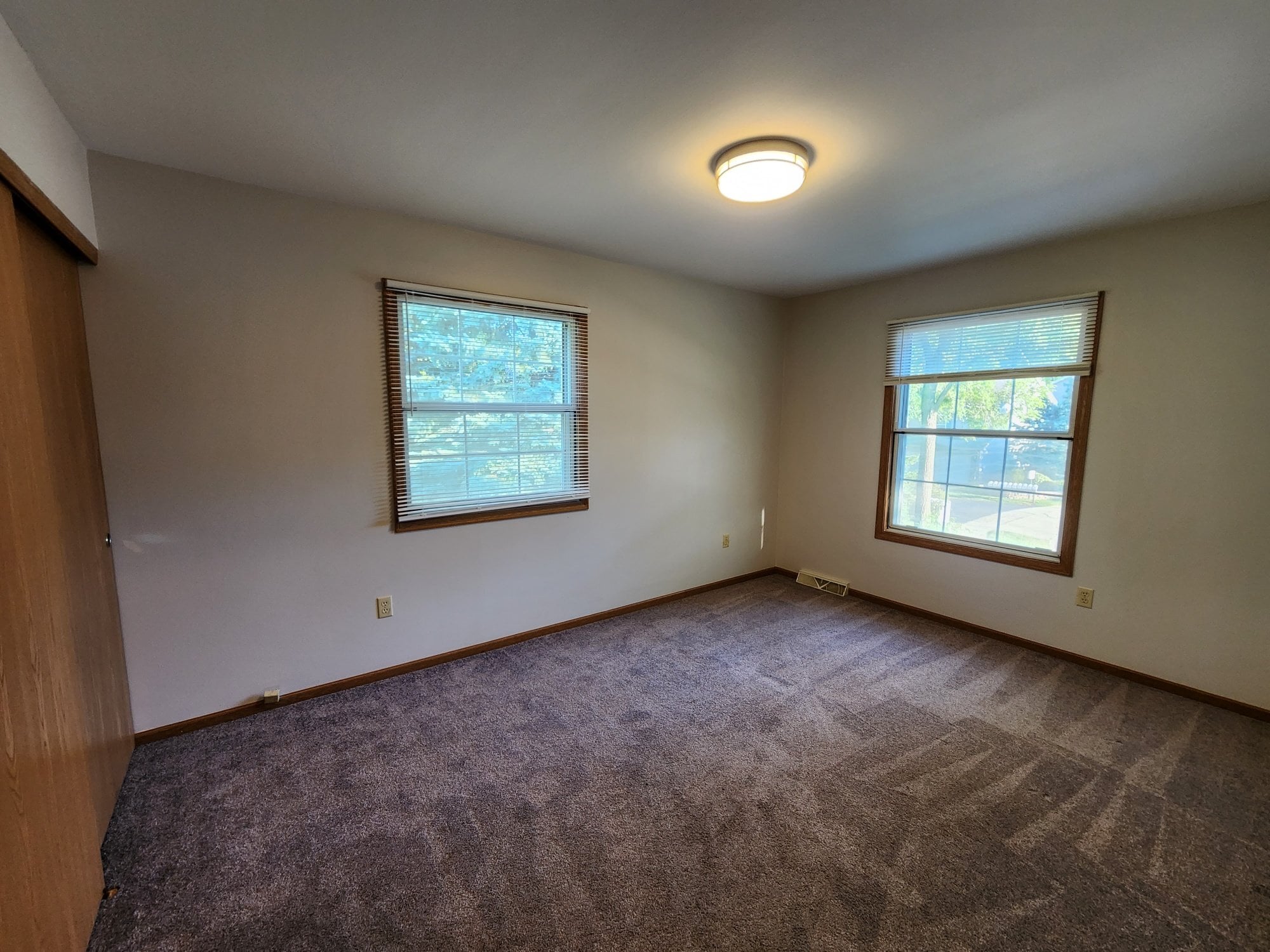 Building Photo - 4835 44th Ct