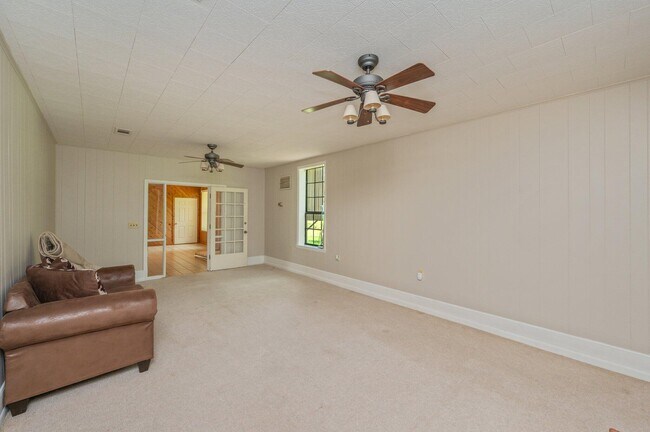 Building Photo - 803 Ingle Rd