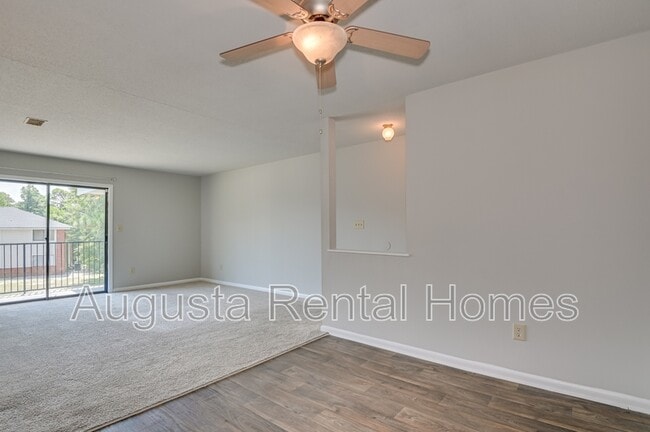 Building Photo - 2824 Thomas Ln