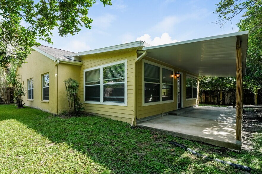 Building Photo - 26808 Haverhill Dr