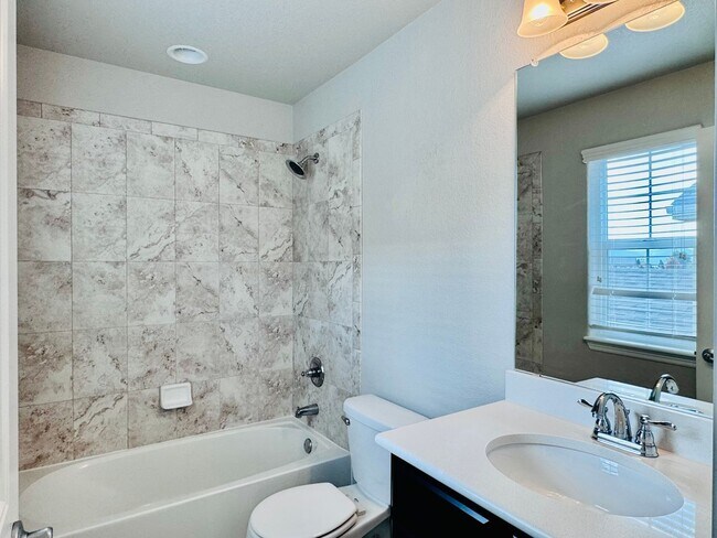 Building Photo - Beautifully Maintained Woodmoor Home Featu...