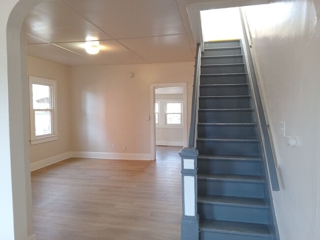 Building Photo - 133-135 Bank st