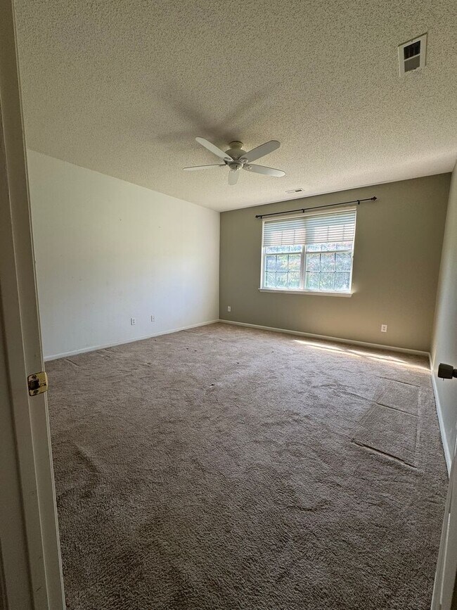 Building Photo - 125 Shoal Creek