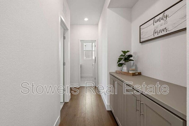 Building Photo - 2428 Periwinkle Pl