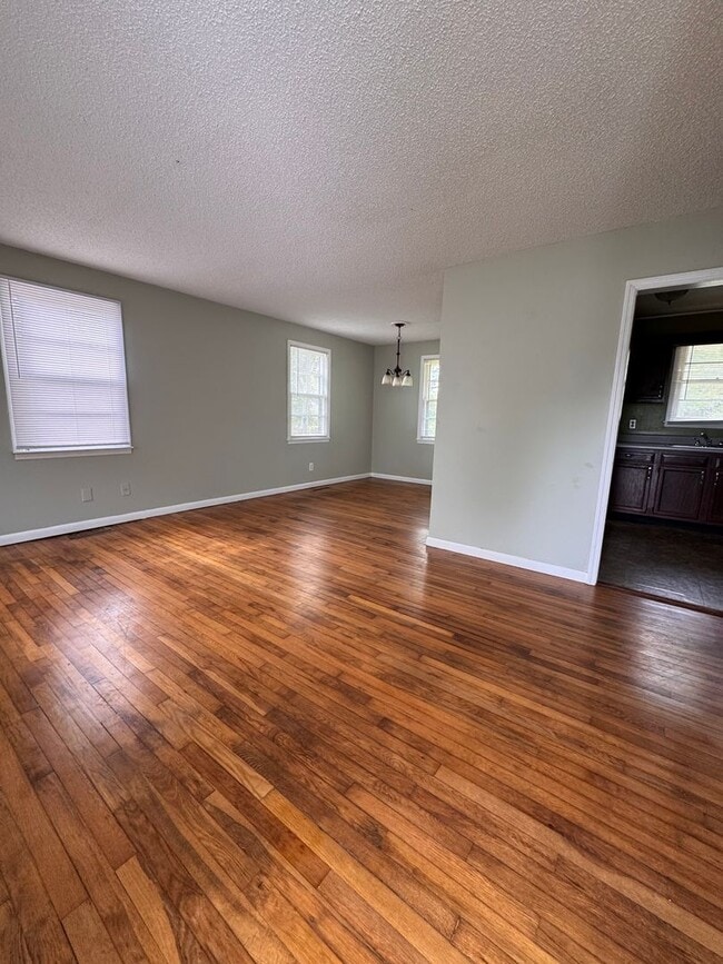 Building Photo - 503 Henderson Dr