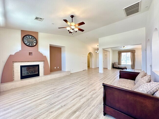 Building Photo - Tule Spgs Ranch North