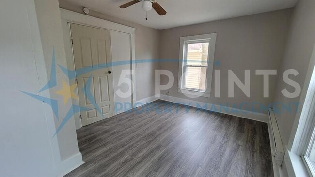 Building Photo - 2036 Lark St
