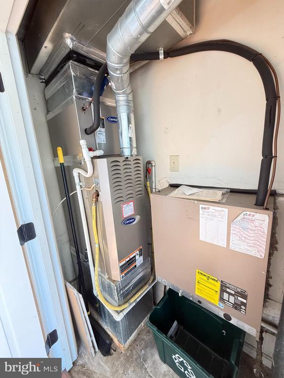 Building Photo - 10002 Oakton Terrace Rd