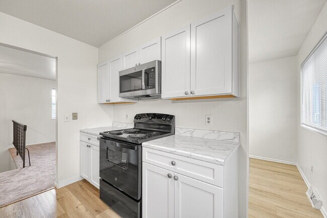 Building Photo - $2,495 - 3 Bed, 2 Bath Home in Aurora with...