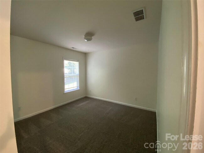 Building Photo - 9901 Hazelview Dr