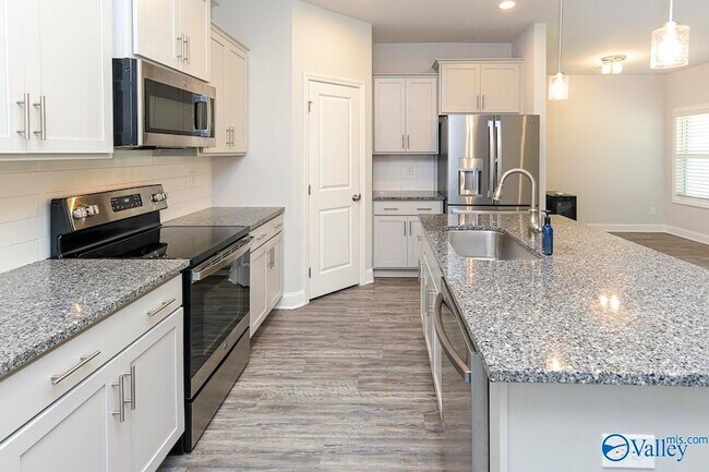 Building Photo - 125 River Springs Ct