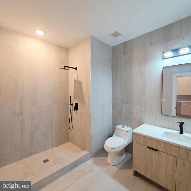 Building Photo - 714 Chestnut St