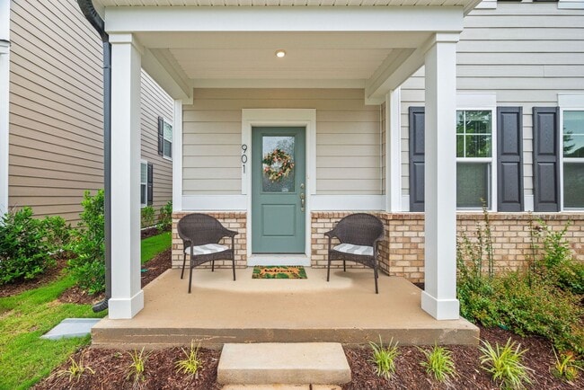 Building Photo - Stunning 3BD, 2.5BA End-Unit Fuquay-Varina Townhome with a 2-Car Garage in a Prime Location Near ...