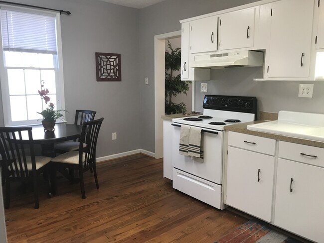 Kitchen looking into livingroom - 3226 Park Ave