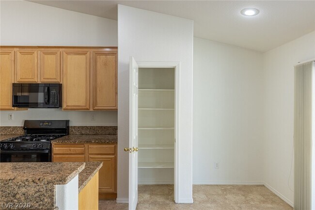 Building Photo - 718 Tiffany Bend St