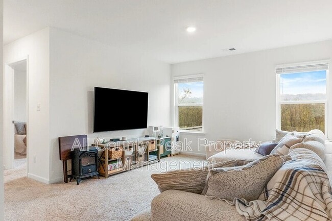 Building Photo - 6127 Prickly Lp