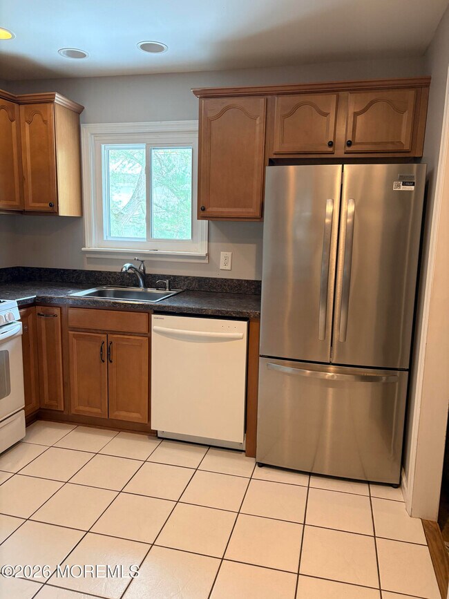 Building Photo - 210 Henderson Ct