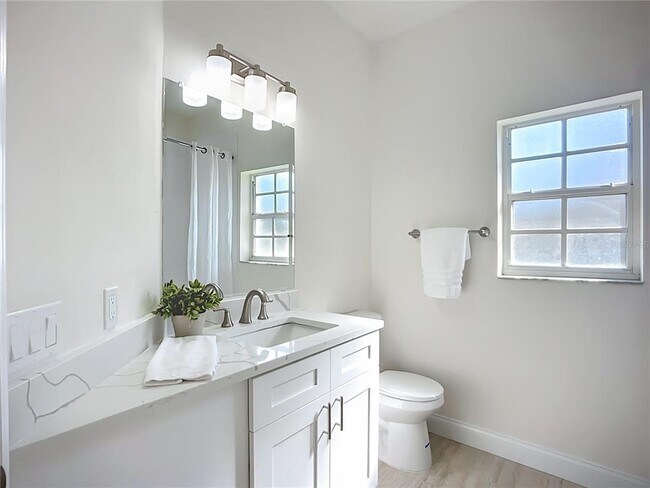 Building Photo - 2960 Sandringham Pl