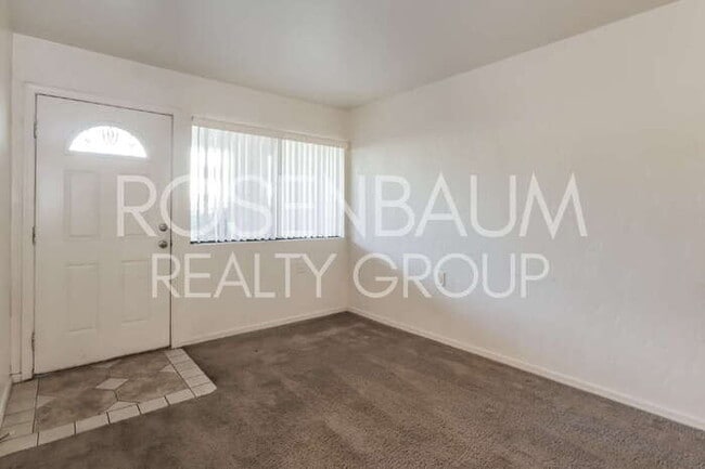 Building Photo - Gorgeous 1-bed, 1-bath downstairs apartmen...