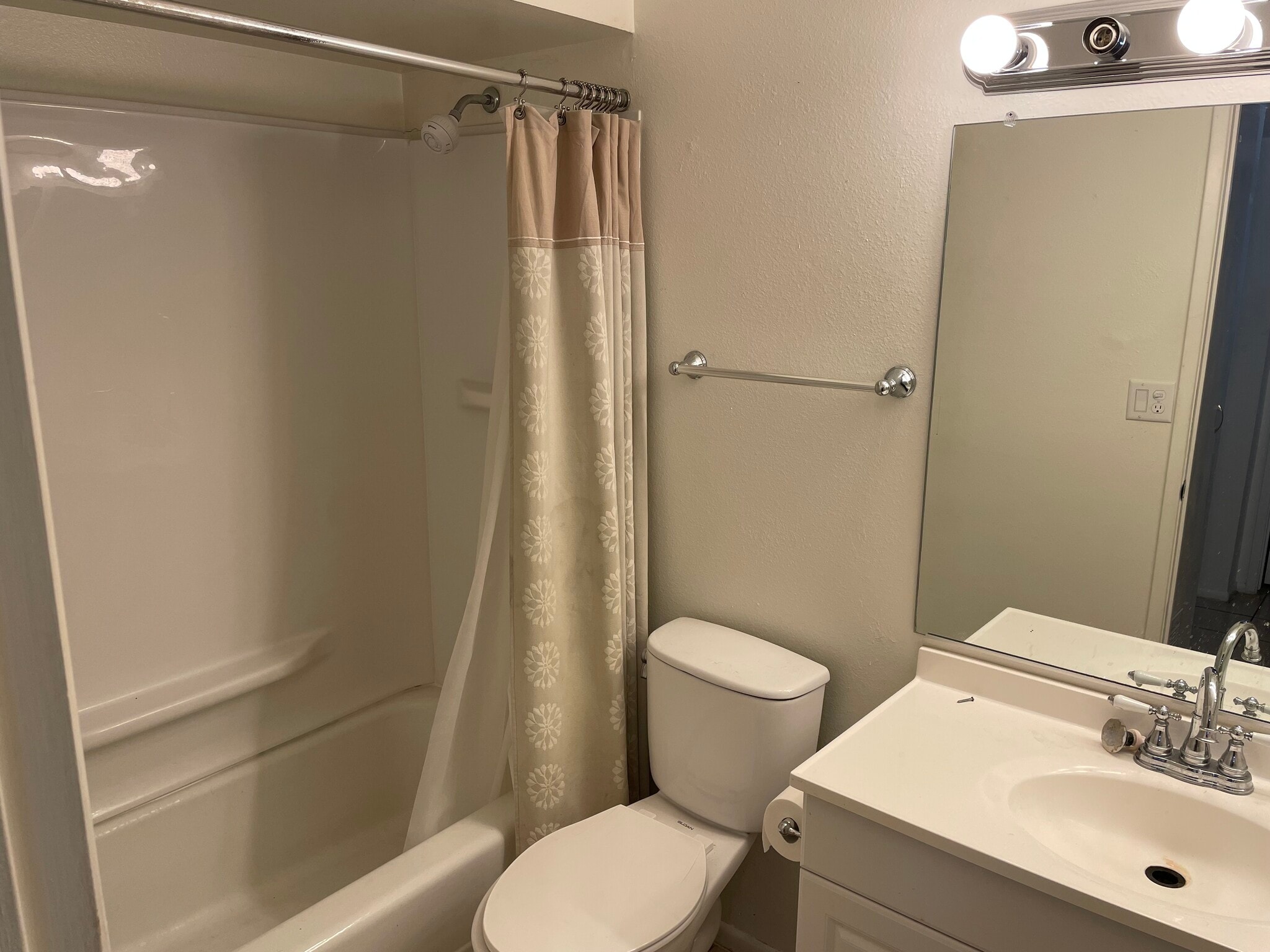 Guest bath - 11044 W Sun City Blvd