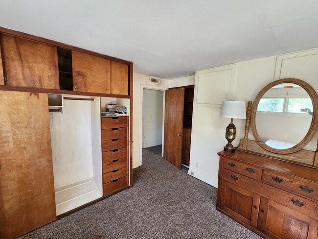 Building Photo - Furnished Cottage - short term through May...