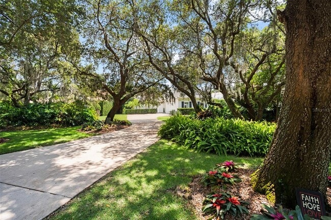 Building Photo - 9656 Bryanston Dr