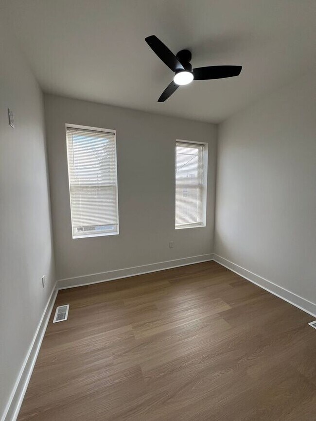 Building Photo - 3 bedrooms 2 bathrooms, 21218