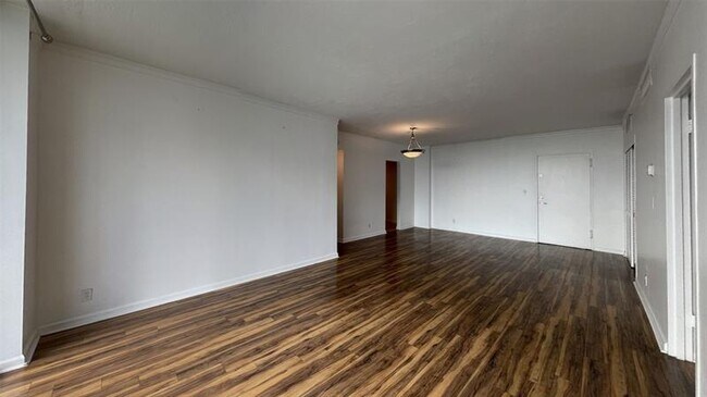 Building Photo - 3001 S Ocean Dr