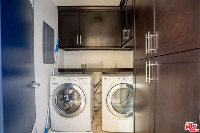 Building Photo - 625 S Berendo St