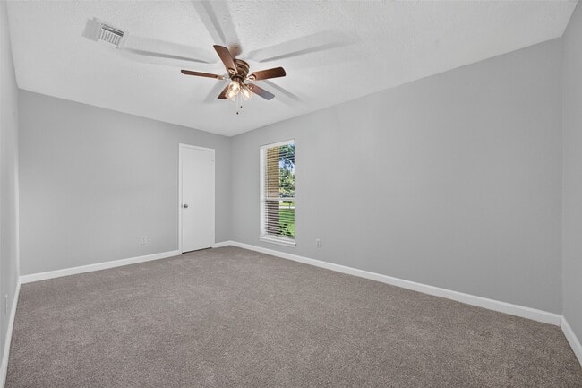 Building Photo - 2450 Long Reach Dr