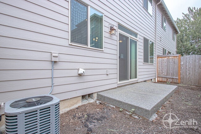 Building Photo - 1308 NE 82nd Dr