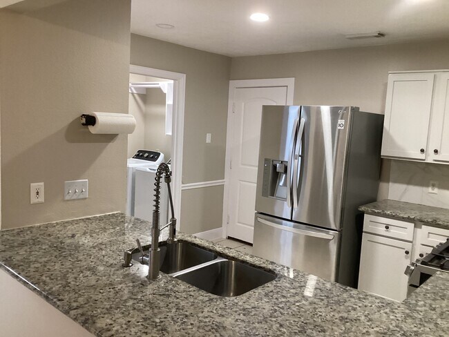 Building Photo - 17046 Clan MacIntosh Dr