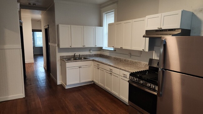 Building Photo - Elegant 2-Bedroom Duplex in Lively St. Louis Neighborhood.