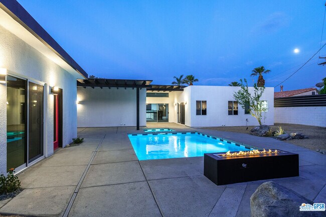 Building Photo - 2719 N Junipero Ave