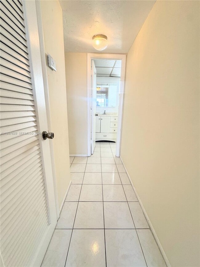 Building Photo - 8200 Sunrise Lakes Blvd